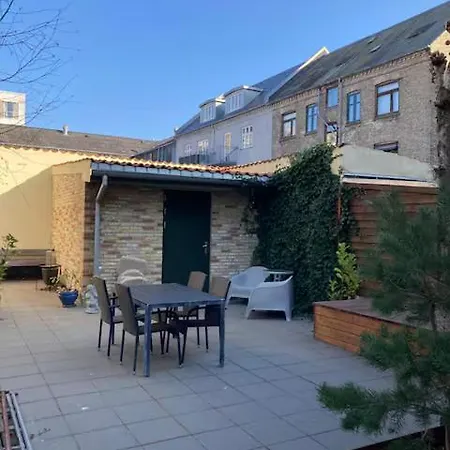 Cozy 2-room Apartment, Close To The Center K 3 - 2 Th شقة *